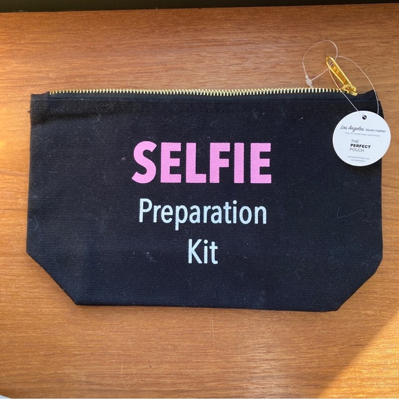 LA TRADING CO Selfie Preparation Kit Makeup Bag NWT - Picture 2 of 2
